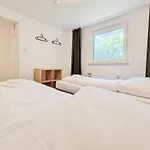 דירה Tolstov - 3 With Garden - 20 Min Messe Dus & Airport Dus *