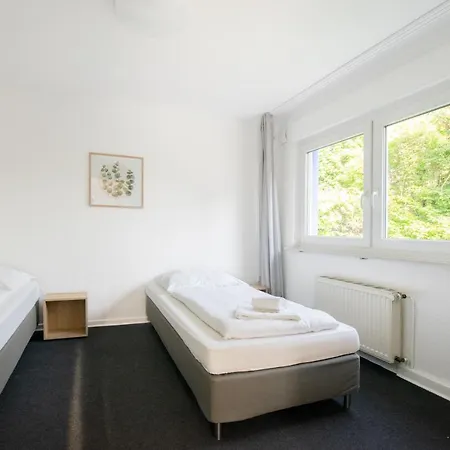 Apartamento Tolstov - 3 With Garden - 20 Min Messe Dus & Airport Dus