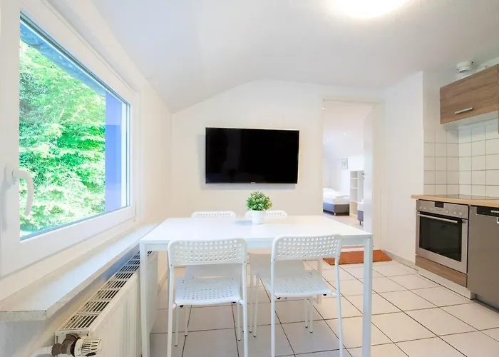 Lejlighed Tolstov - 3 With Garden - 20 Min Messe Dus & Airport Dus *